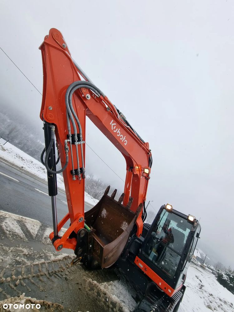 Kubota KX080-4 Koparka Gąsienicowa 8,5 tony długie ramię PLUS. Maszyna jak Nowa z Salonu. Dekra 2026r Dokumenty serwisowe książka! Import Norwegia! Klima. Pompa Tankowania. Ani deka luzów i wycieków! Silnik 4 cyl. 75 km.  Niski Oryginalny Przebieg 3960 mtg. Dodatkowe linie Hydra. Radio Bluetooth! - 27