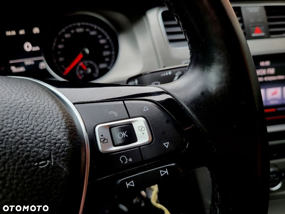 Volkswagen Golf - 20