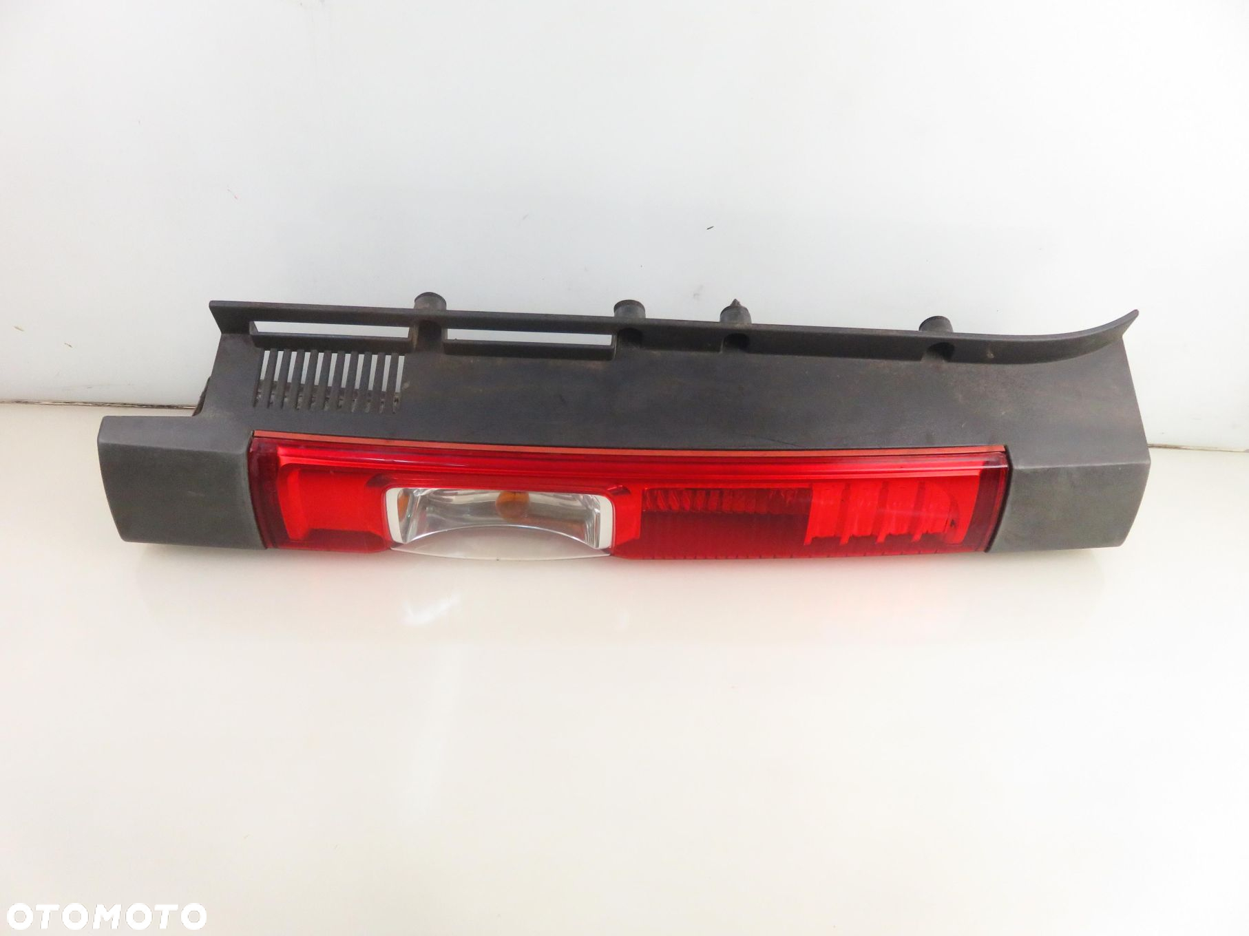 LAMPA PRAWA TYLNA OPEL VIVARO A Skrzynia (X83) 93857722 - 7
