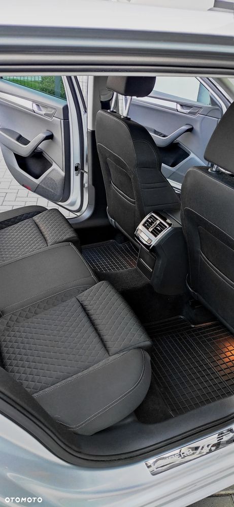 Skoda Superb 2.0 TDI DSG Ambition - 17