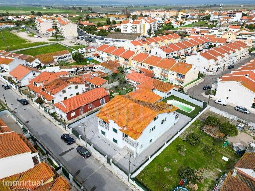 Moradia T3 com Piscina, Furo e Garagem de Grande Dimensão - Grande imagem: 5/60