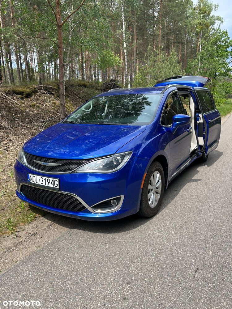 Chrysler Pacifica - 14