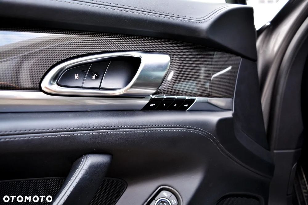 Porsche Panamera GTS - 12