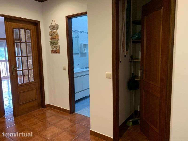 Apartamento T1, Em prédio com elevador, junto ao Continente - Grande imagem: 5/8