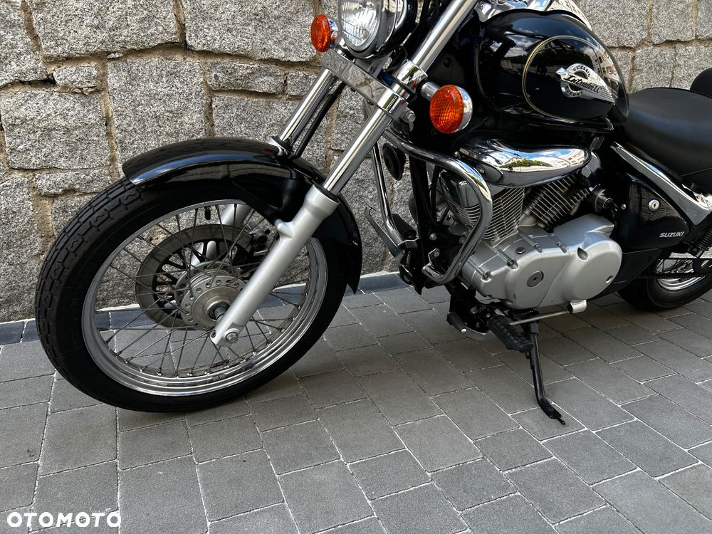 Suzuki Intruder - 15