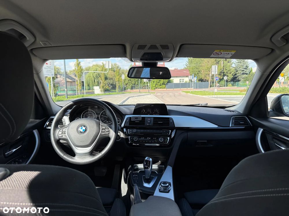 BMW Seria 3 318i Sport Line - 13