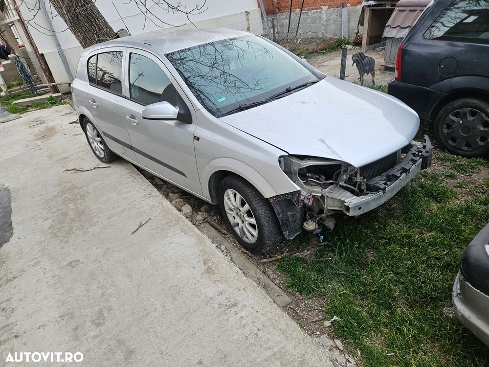 Dezmembrez opel astra h - 1