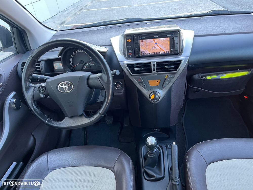 Toyota iQ 1.0 VVT-i 2 - 8