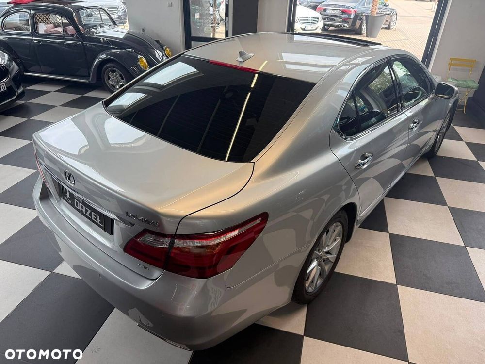 Lexus LS - 7