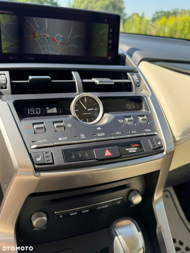 Lexus NX 300h Prestige AWD - 29