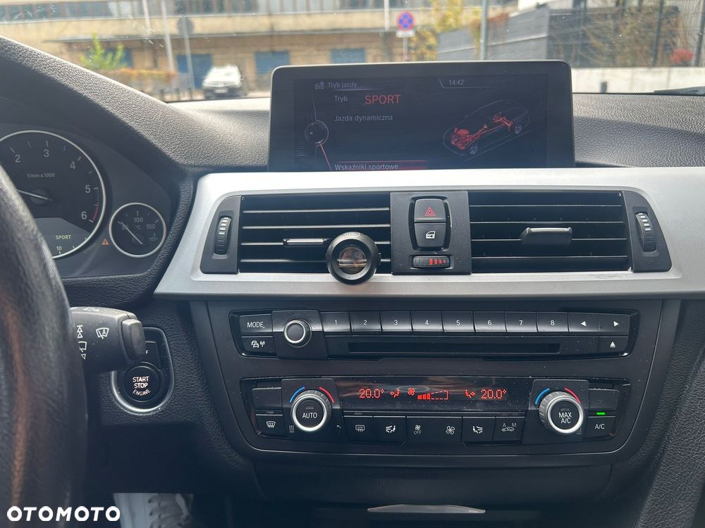 BMW Seria 3 318d Luxury Line - 28
