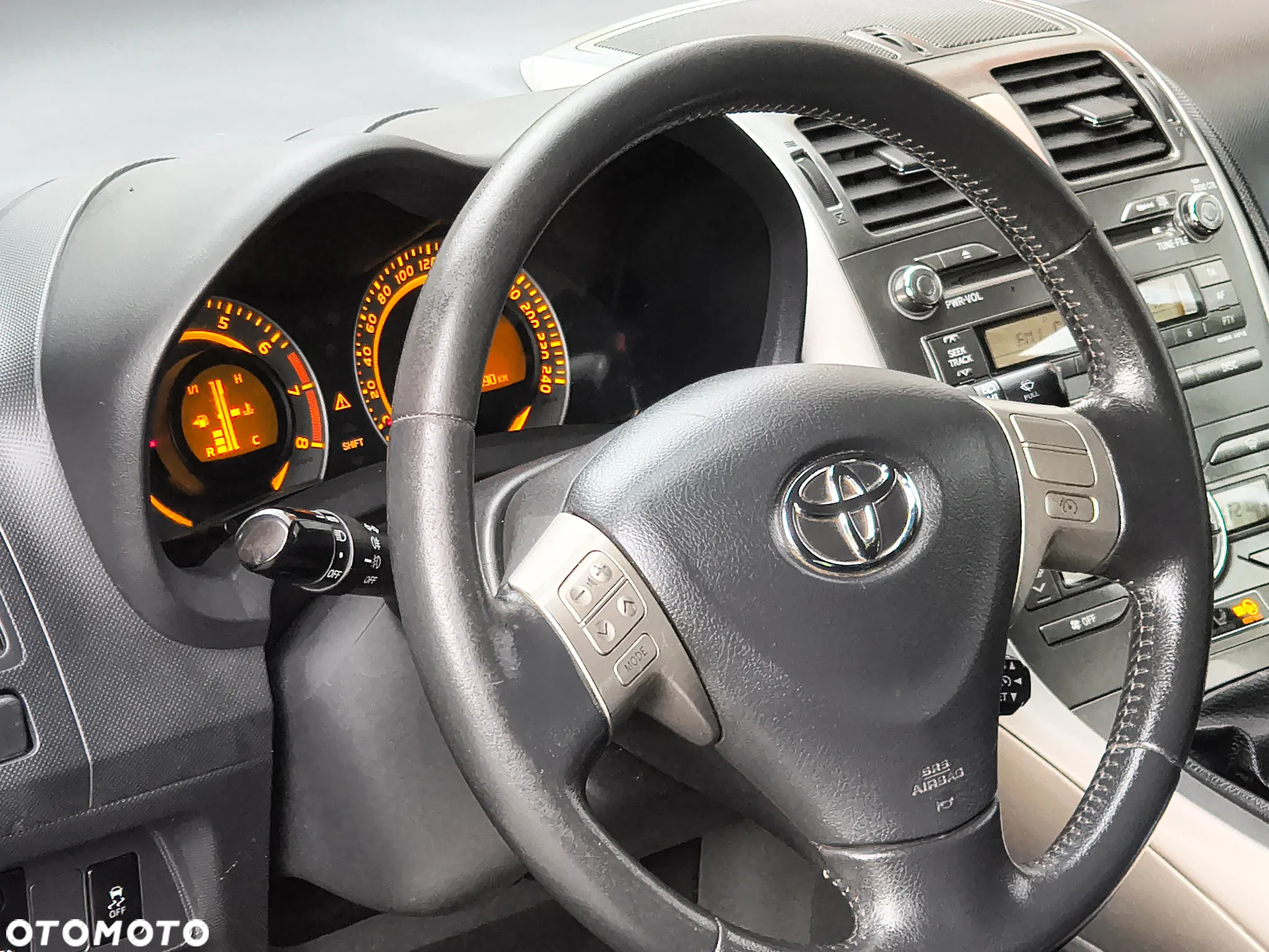 Toyota Auris 1.6 VVT-i Premium - 4