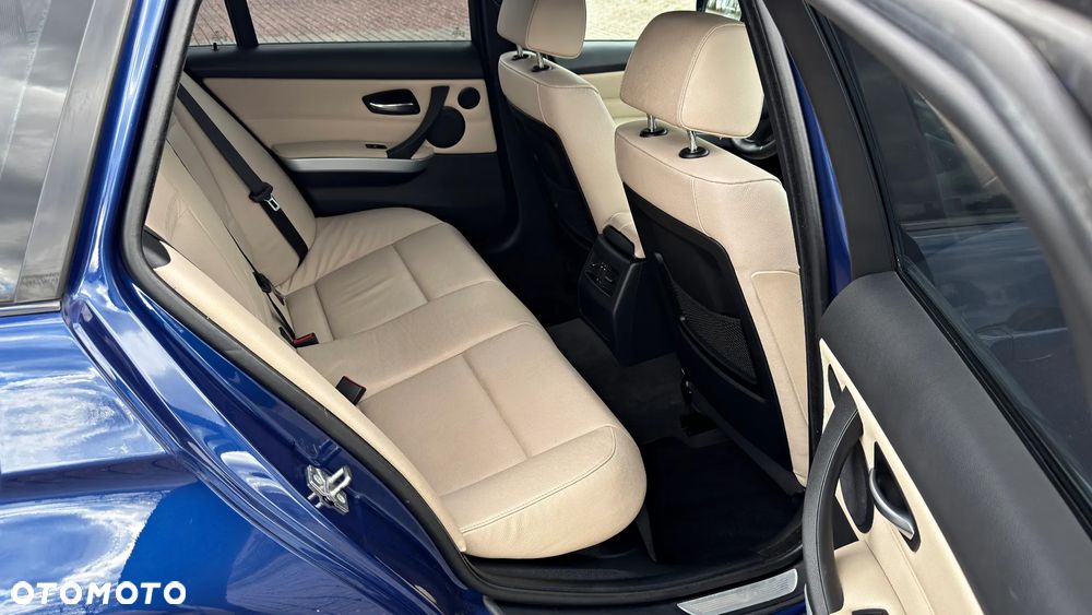 BMW Seria 3 330d xDrive DPF Edition Sport - 33