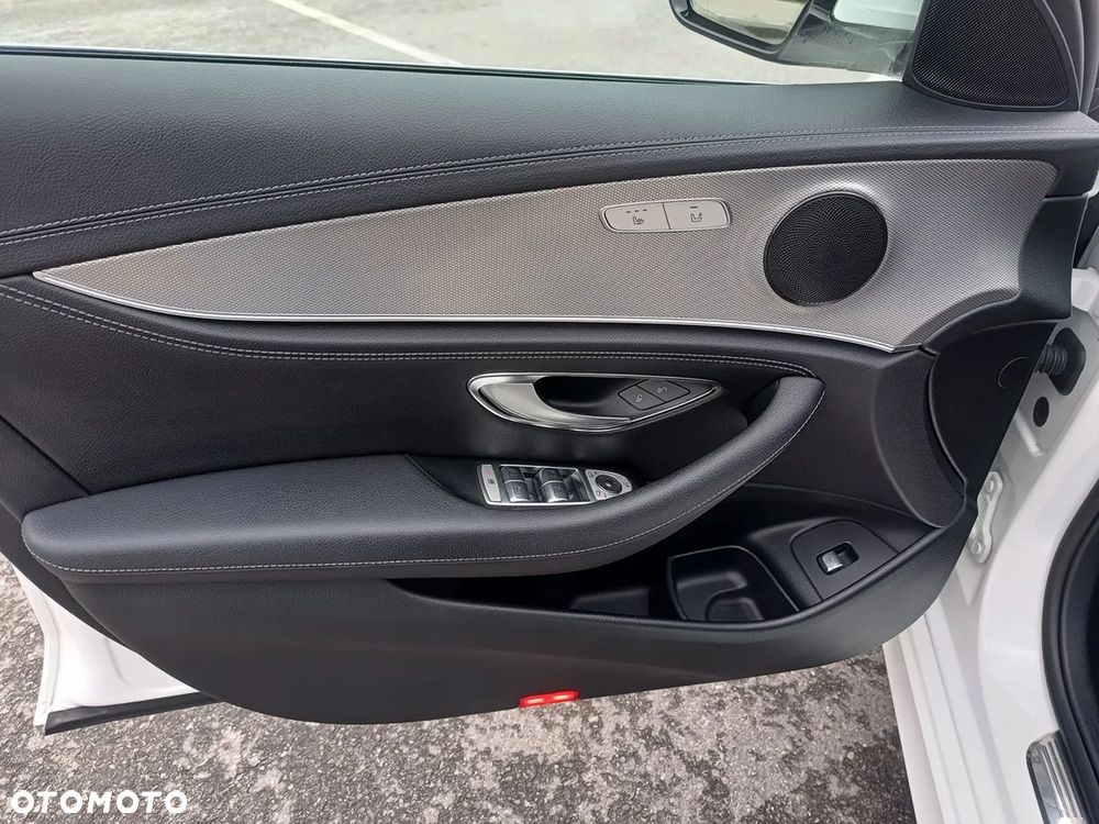 Mercedes-Benz Klasa E 220 d 4-Matic 9G-TRONIC - 11