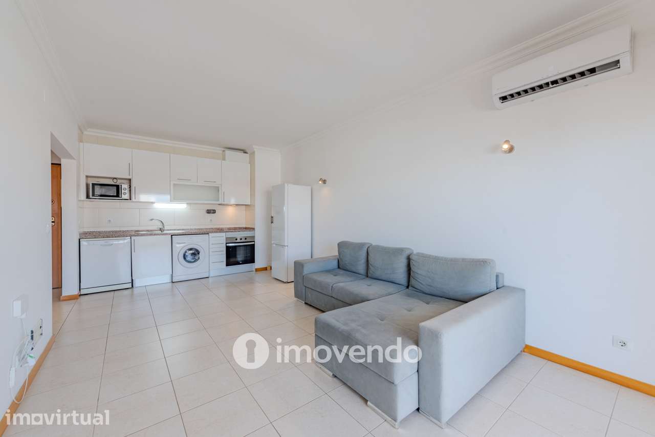 Apartamento T1 com terraço, num condomínio com piscina, em Portimão - Grande imagem: 3/41