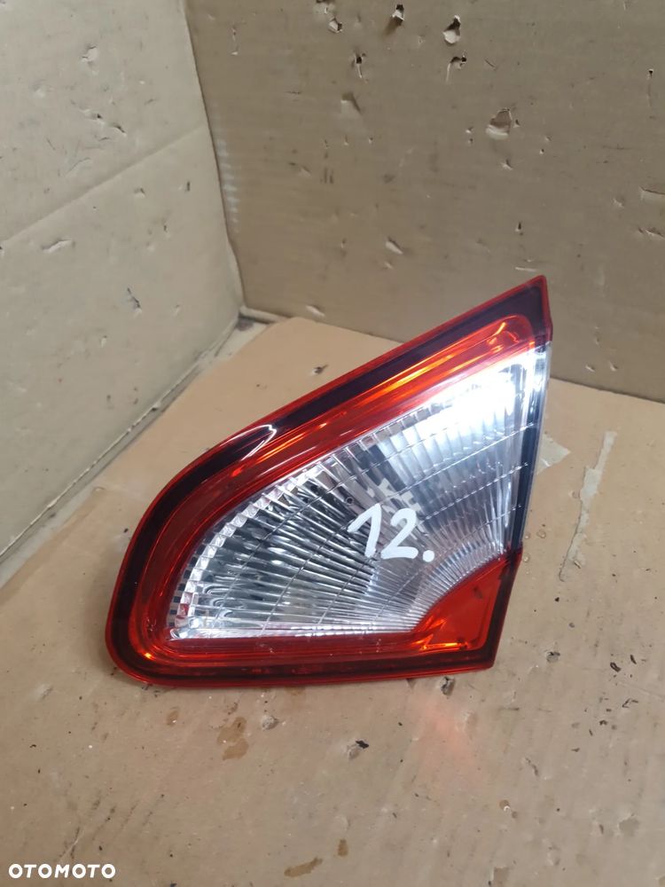 .  LAMPA TYL TYLNA PRAWA W KLAPE NISSAN QASHQAI J10 LIFT - 1