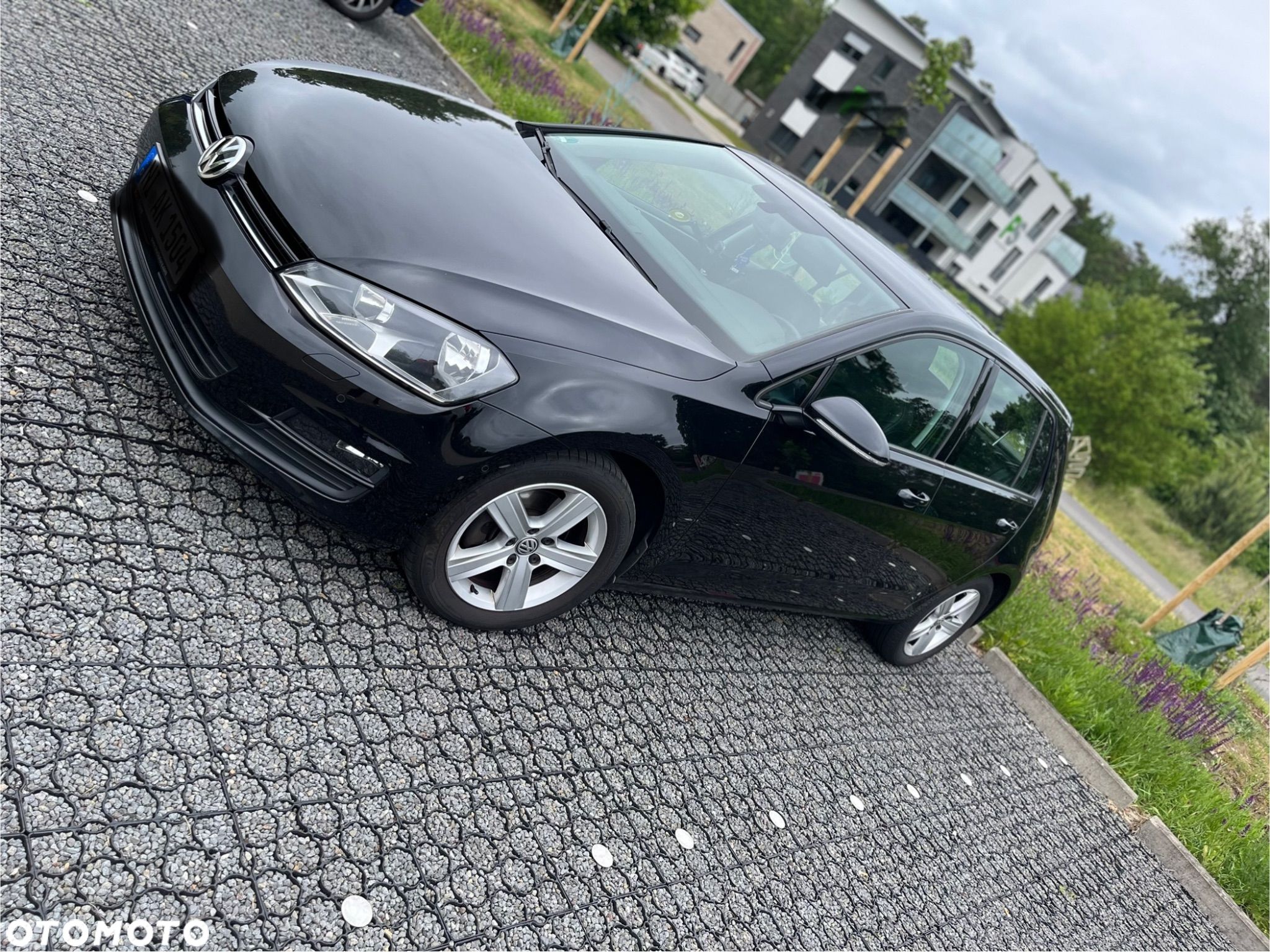 Volkswagen Golf - 1