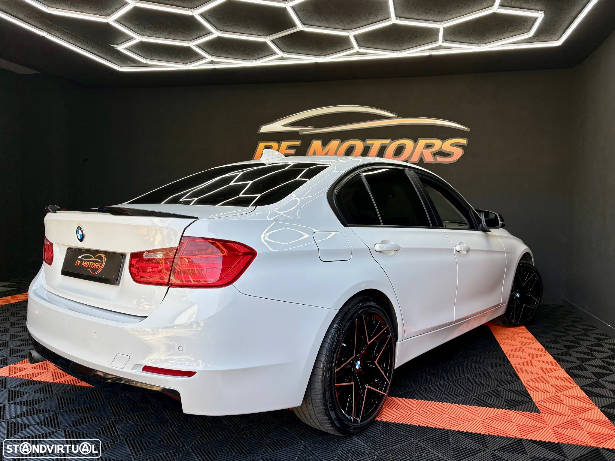 BMW 318 d Line Sport - 29