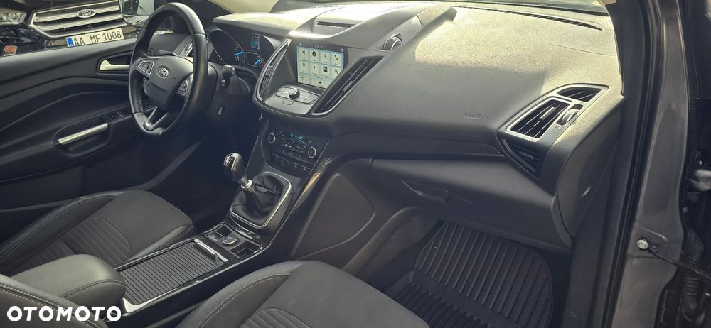 Ford Kuga 1.5 EcoBoost 2x4 Titanium - 15