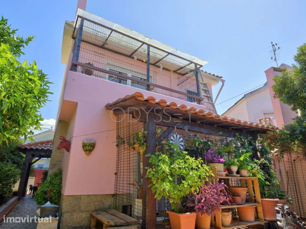 Moradia Familiar T4 com Potencial de Renovação e Atelier | Cobre, C... - Grande imagem: 2/47