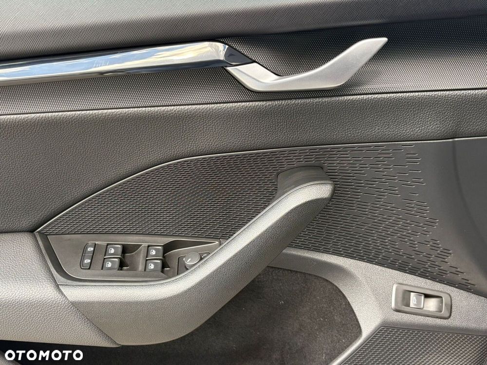 Skoda Octavia 1.5 TSI mHEV Selection DSG - 12