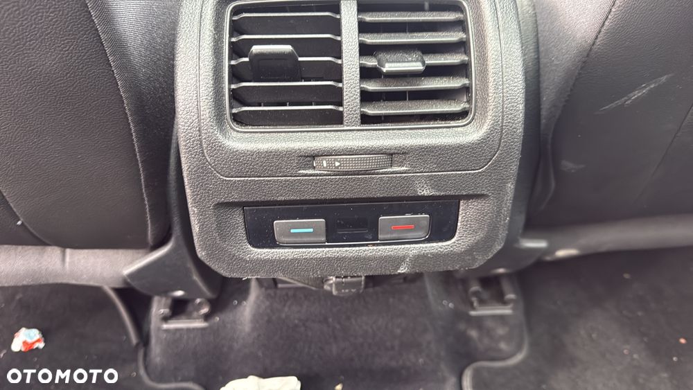 Volkswagen Touran 2.0 TDI BMT Highline DSG - 26