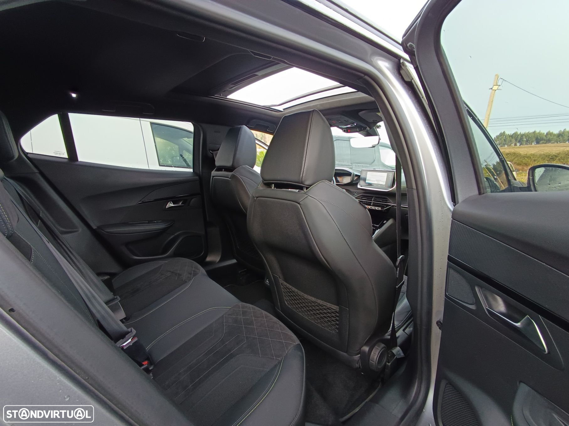 Peugeot 2008 1.5 BlueHDi GT Pack EAT8 - 24