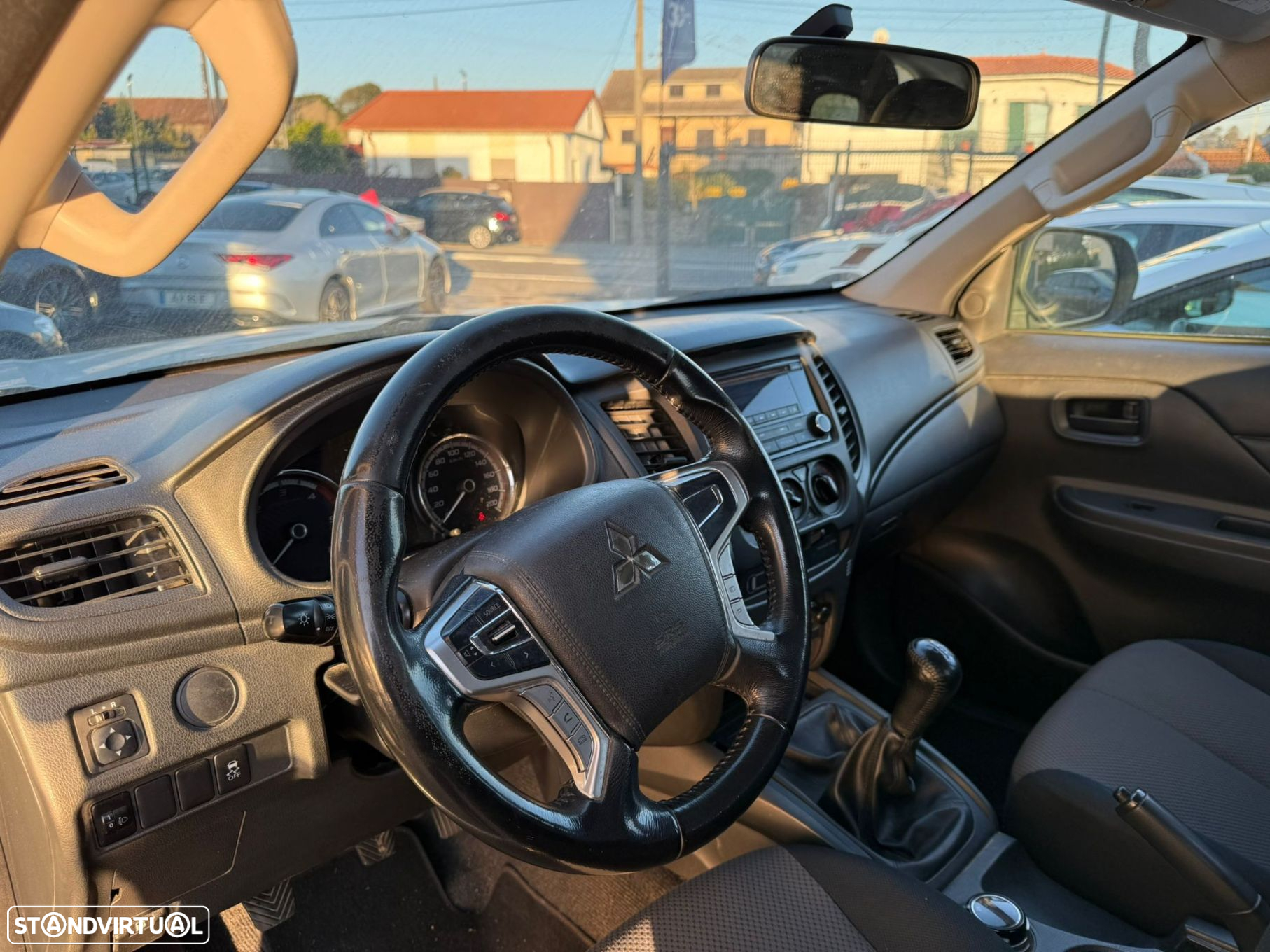 Mitsubishi L200 2.3 DI-D CD Invite 4WD - 5