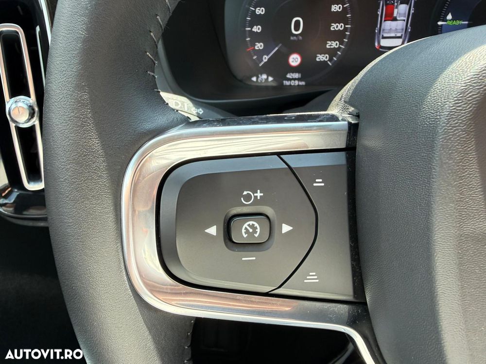 Volvo XC 40 T5 Twin Engine DKG Momentum Pro - 28