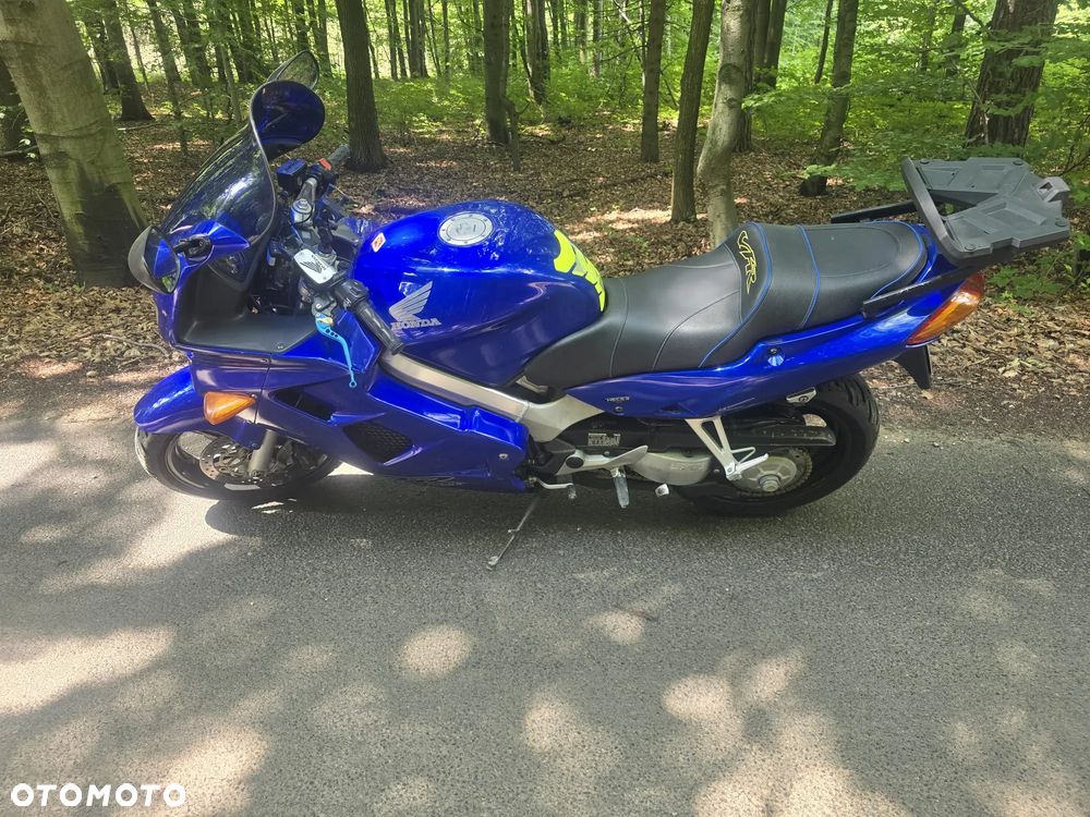 Honda VFR - 3