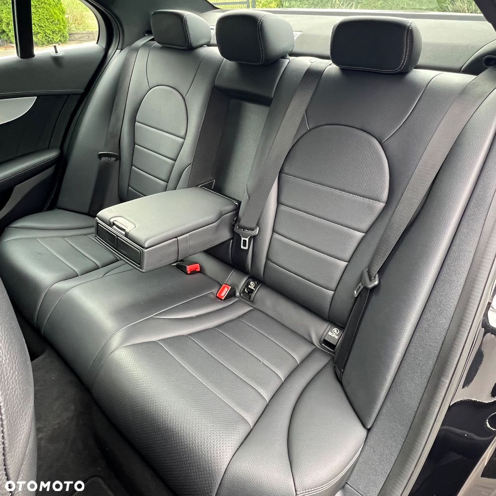 Mercedes-Benz Klasa C 200 7G-TRONIC AMG Line - 27