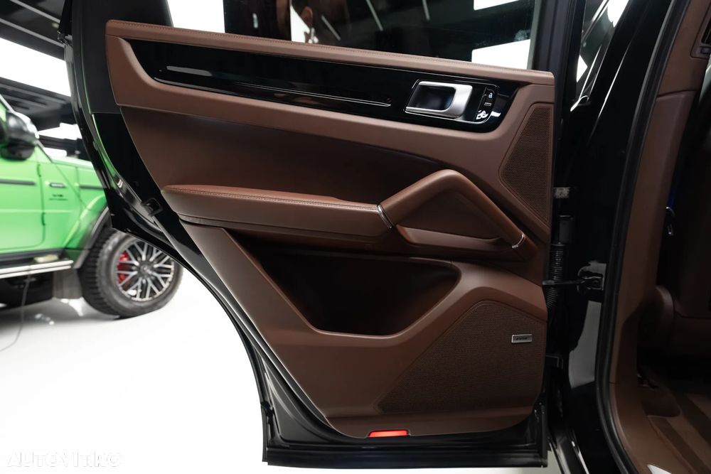 Porsche Cayenne - 27