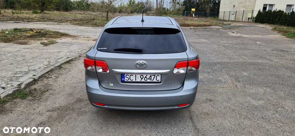 Toyota Avensis 1.8 Premium EU5 - 5