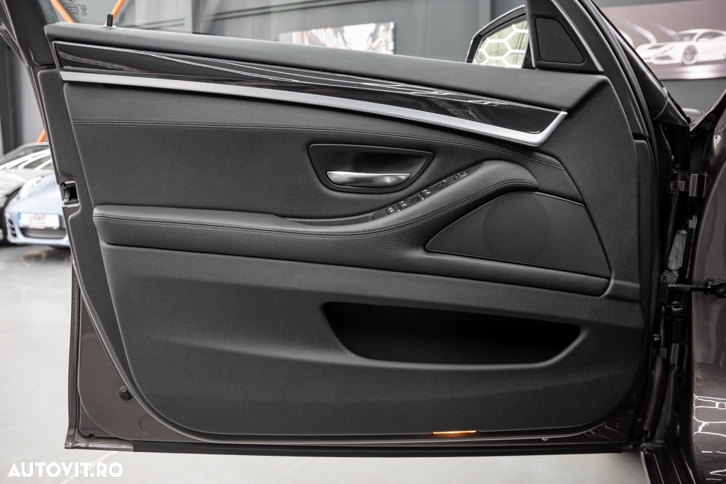 BMW Seria 5 520d - 38
