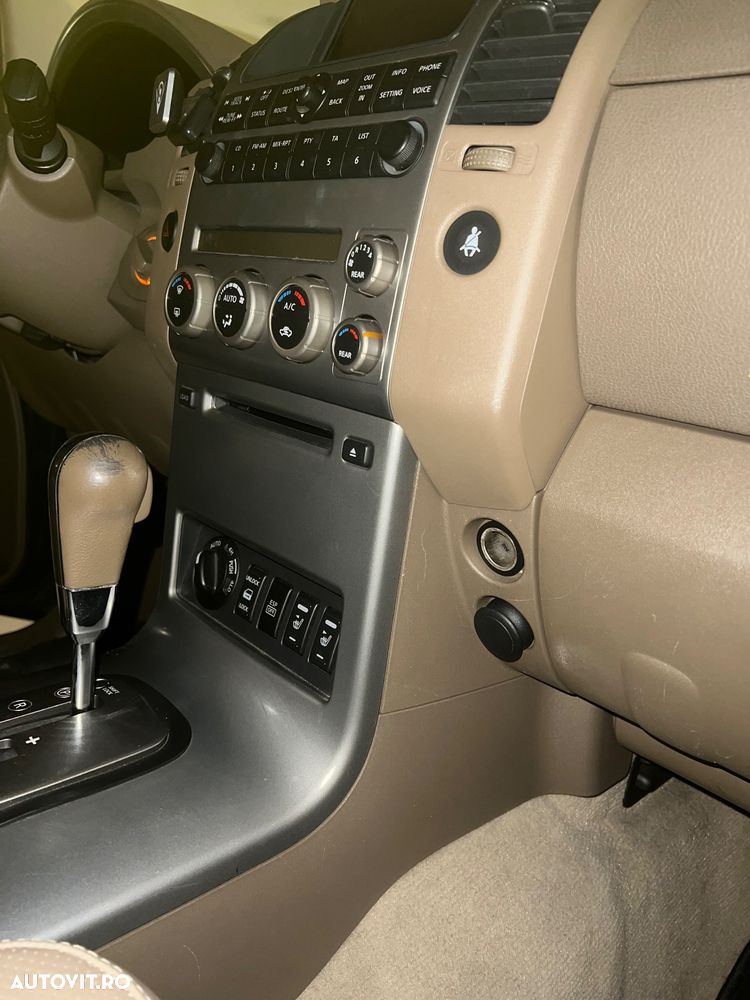 Nissan Pathfinder - 39