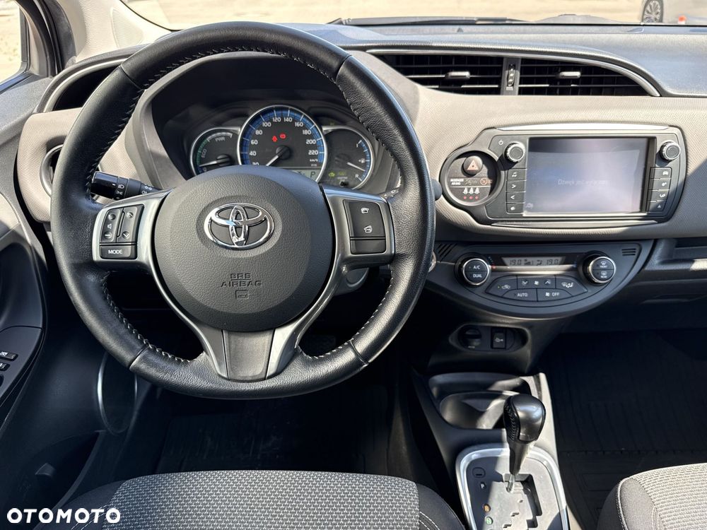 Toyota Yaris Hybrid 100 Premium - 10