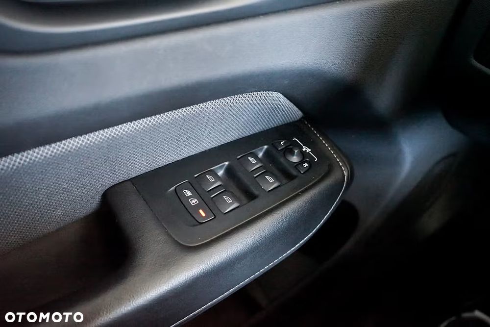 Volvo XC 60 T8 AWD Recharge Geartronic RDesign - 13