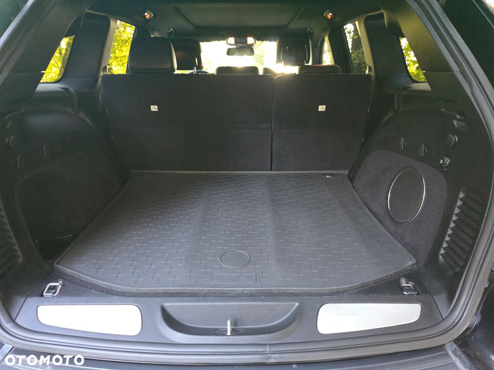 Jeep Grand Cherokee - 24