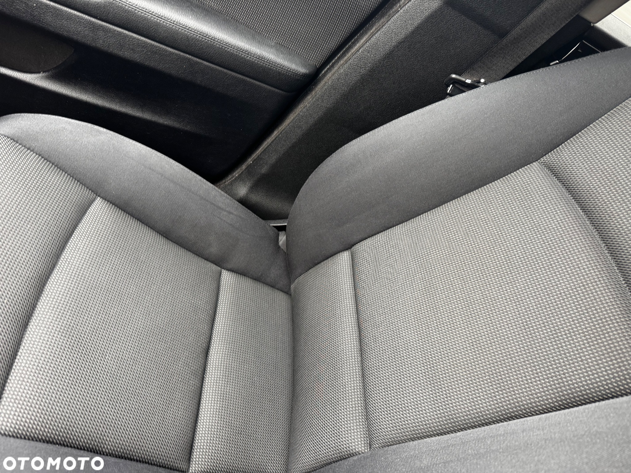 BMW Seria 5 518d - 23