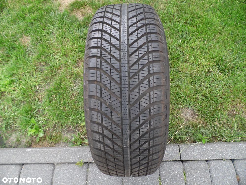 Opona Goodyear Vector 4  215/60 R16 95V  7,6mm - 1