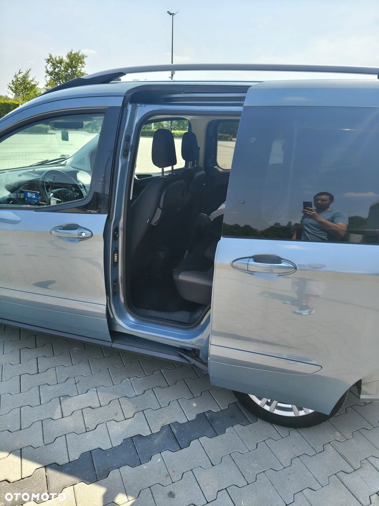 Ford Tourneo Courier 1.5 TDCi Titanium - 11