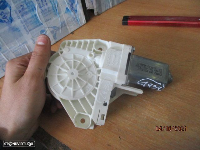 Motor Elevador Vidro 8K0959802C AUDI A1 2013 FD AUDI A1 SPORTBACK 8X FASE 2  2017 1.6TDI 115CV 5P PRETO FD - 4
