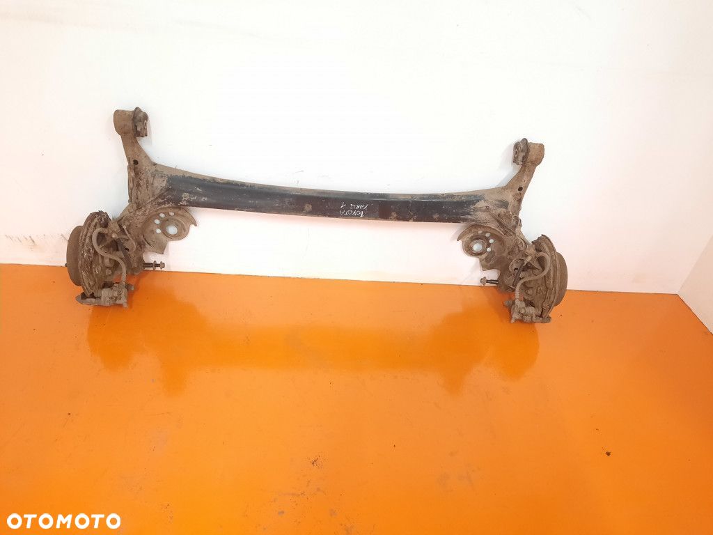 TOYOTA YARIS 1.0 KAT I 1 99-03 BELKA ZAWIESZENIA TYŁ TYLNA OŚ   1SZ - 1