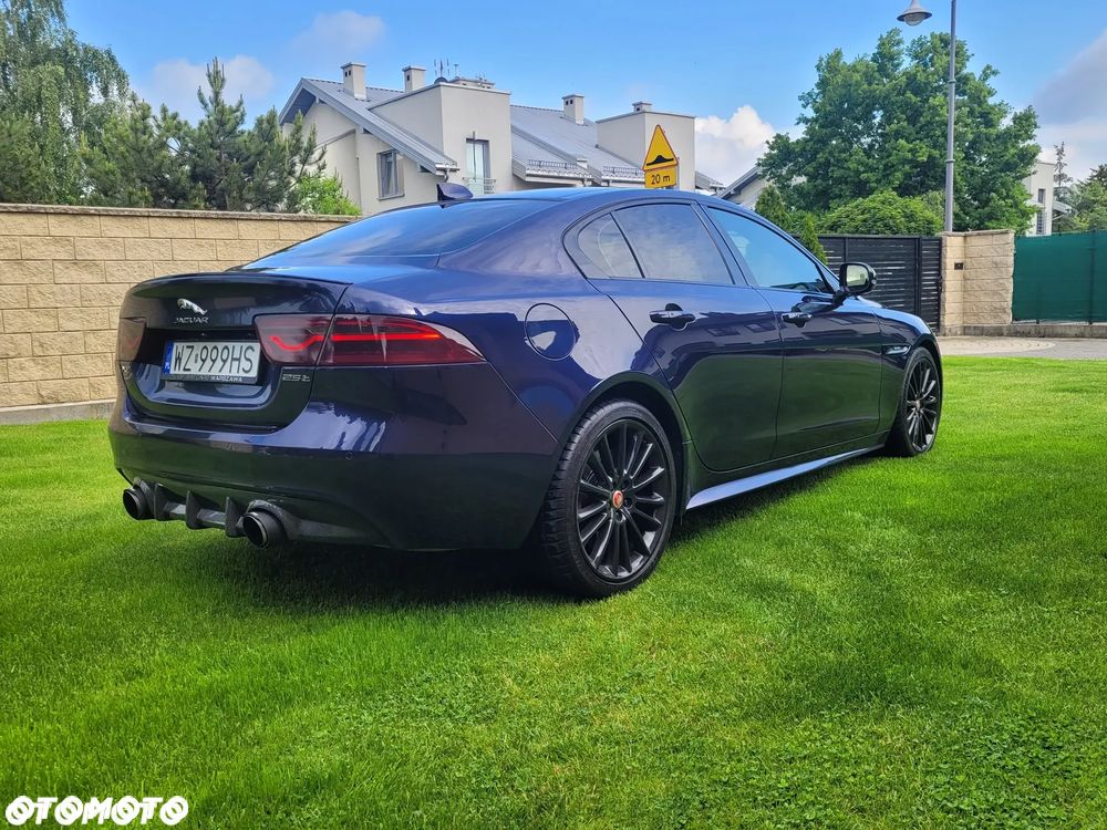 Jaguar XE 2.0 T R-Sport - 7
