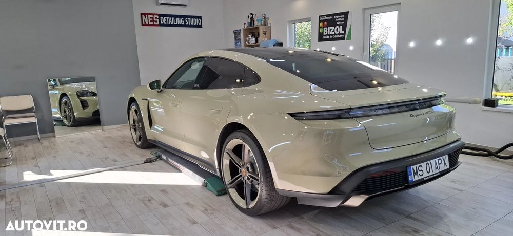 Porsche Taycan GTS - 17