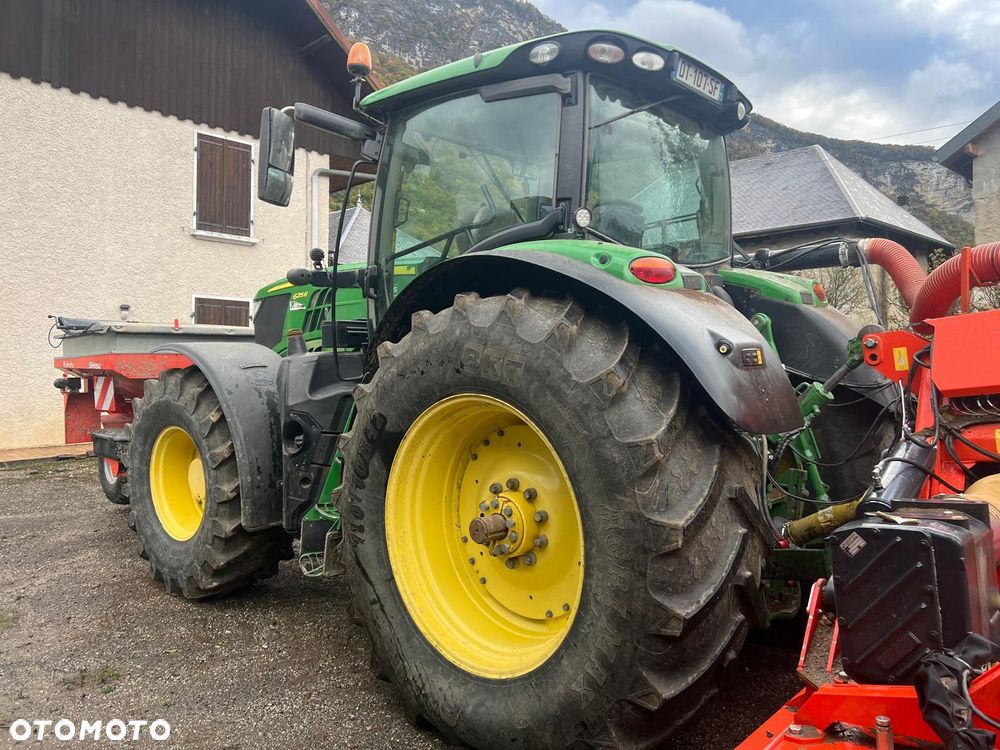 John Deere 6215R - 3