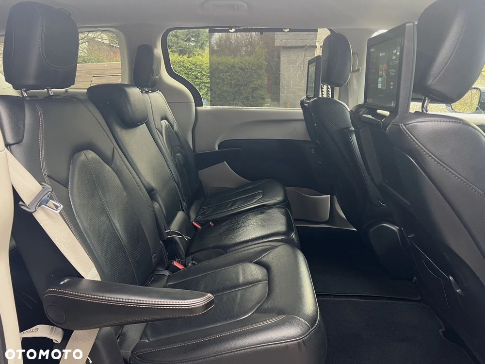 Chrysler Pacifica - 15