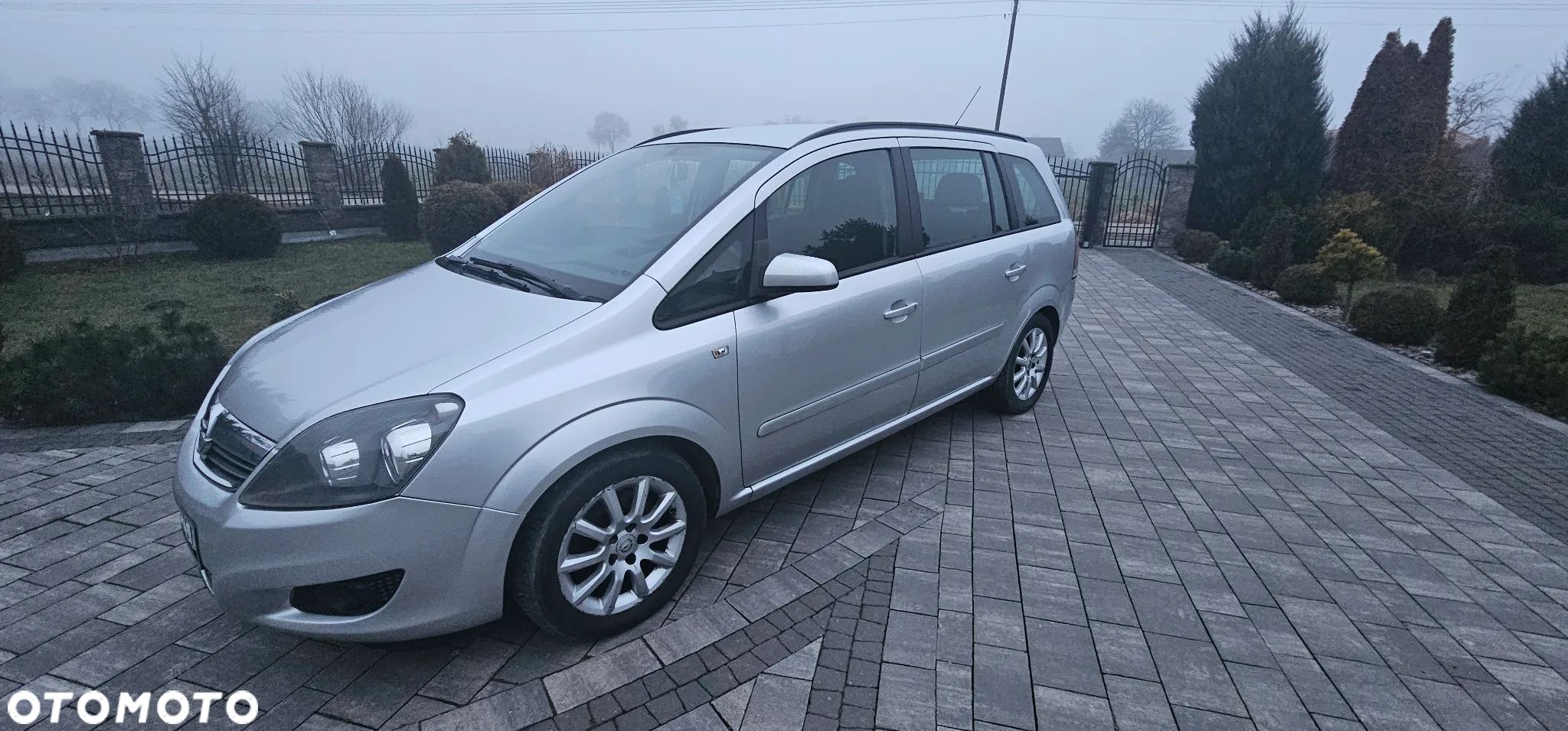 Opel Zafira 1.9 CDTI Cosmo - 1