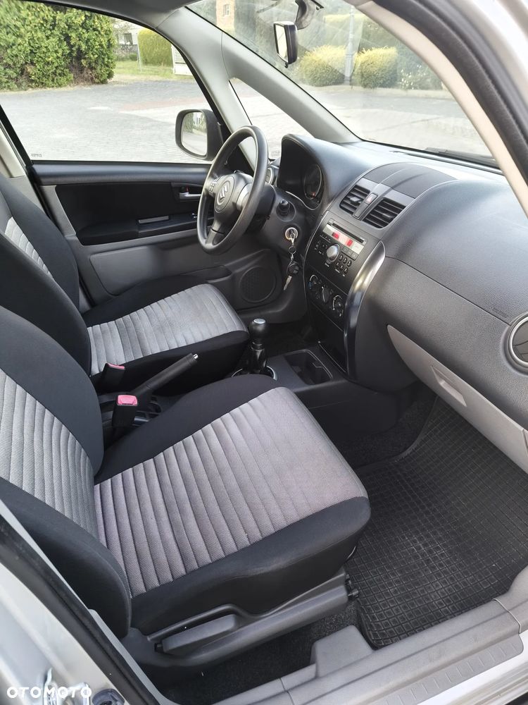 Suzuki SX4 1.6 Comfort Plus - 12