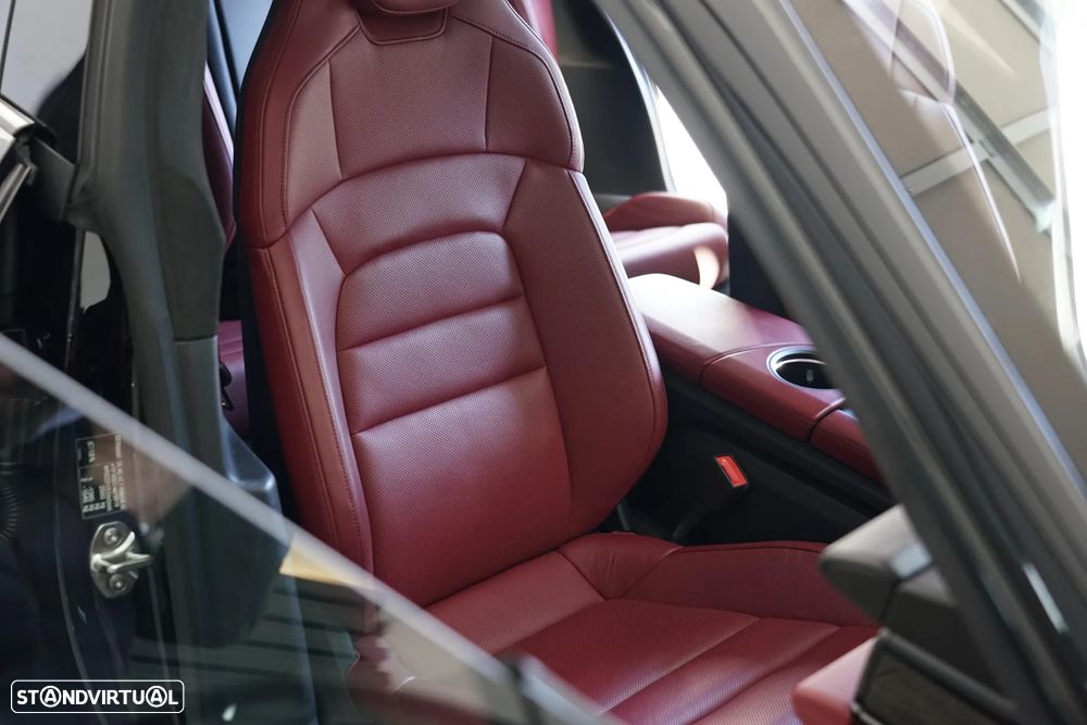 Porsche Taycan Turbo - 22